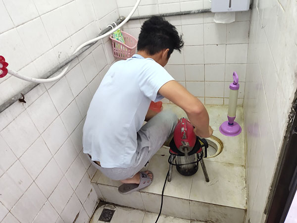浑源管道堵塞冒臭气 专业师傅现场解决问题