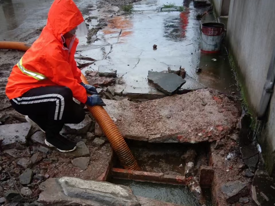 浑源专业清理污水池 炜誉市政以规范流程守护城市 “肠道”