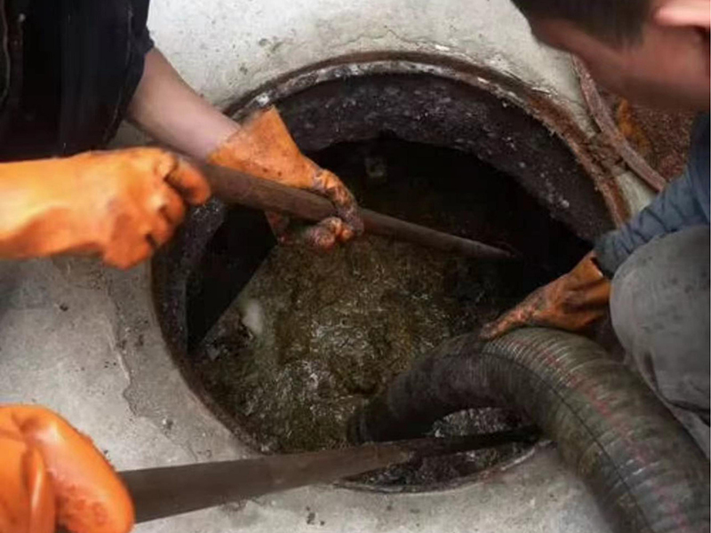 浑源清理化粪池时如何避免沼气的危害？